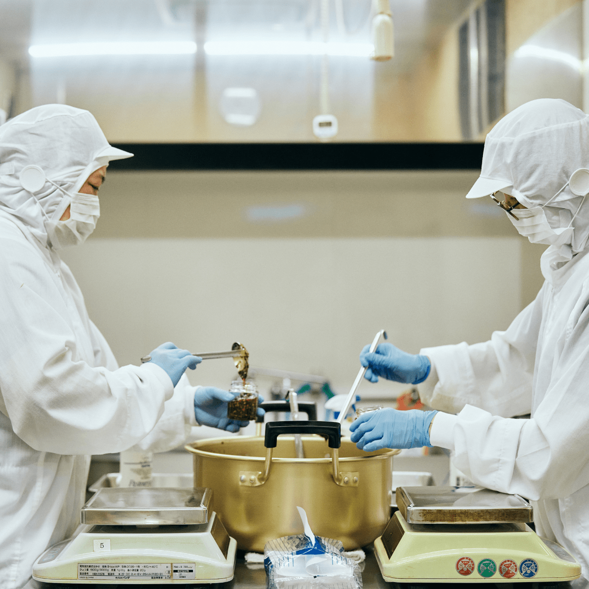 MOMIKI GARI☓GARI Black Garlic Spicy Umami Chili Oil - Tokyo Fresh Direct