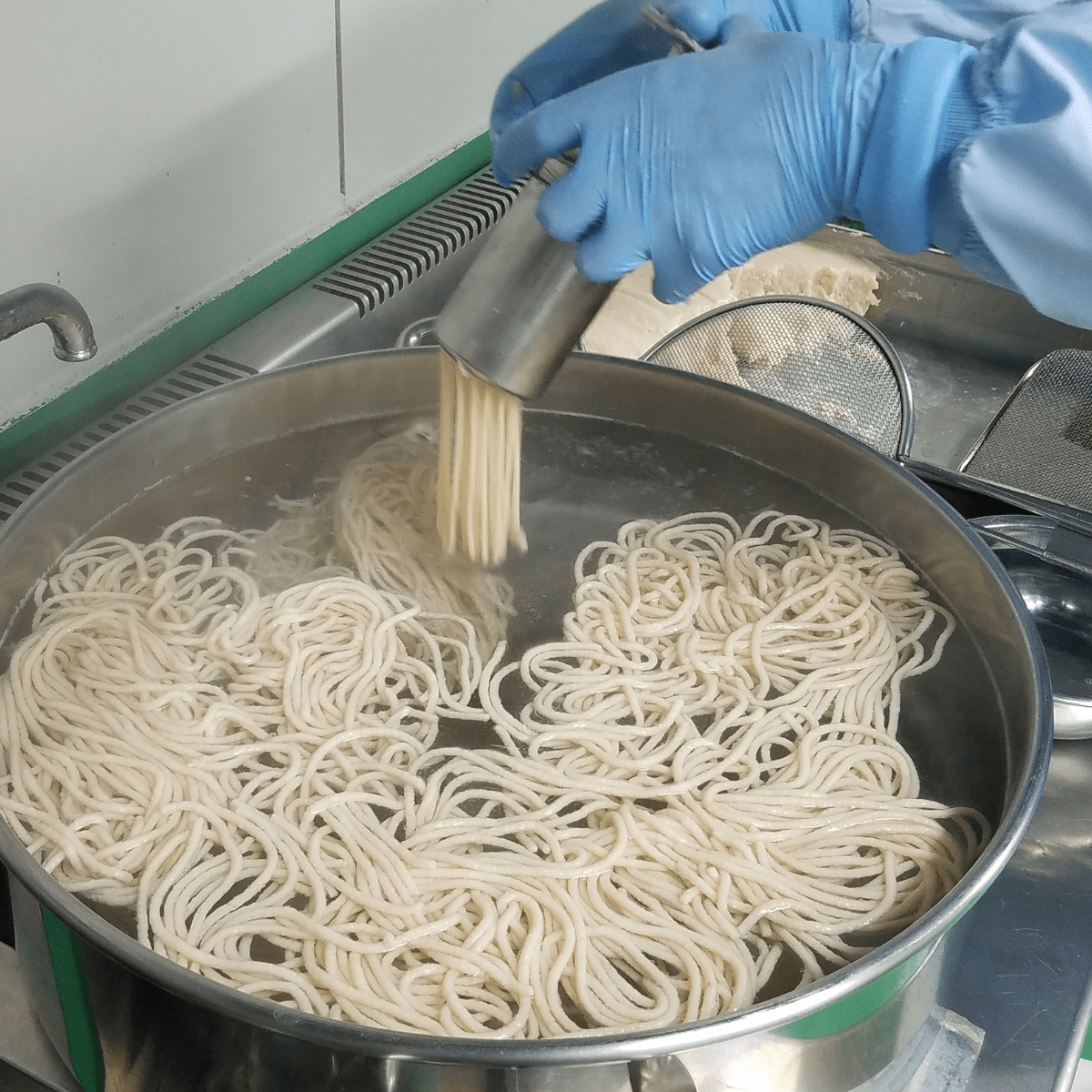 UTSUWA Gourmet Fish Udon with Savory Broth Gluten Free - single - serve - Tokyo Fresh Direct